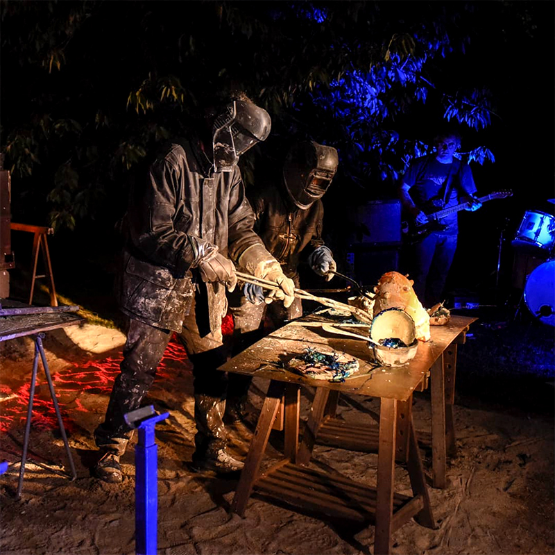 Raku Punk - A table ! ©Photo Paul Robin